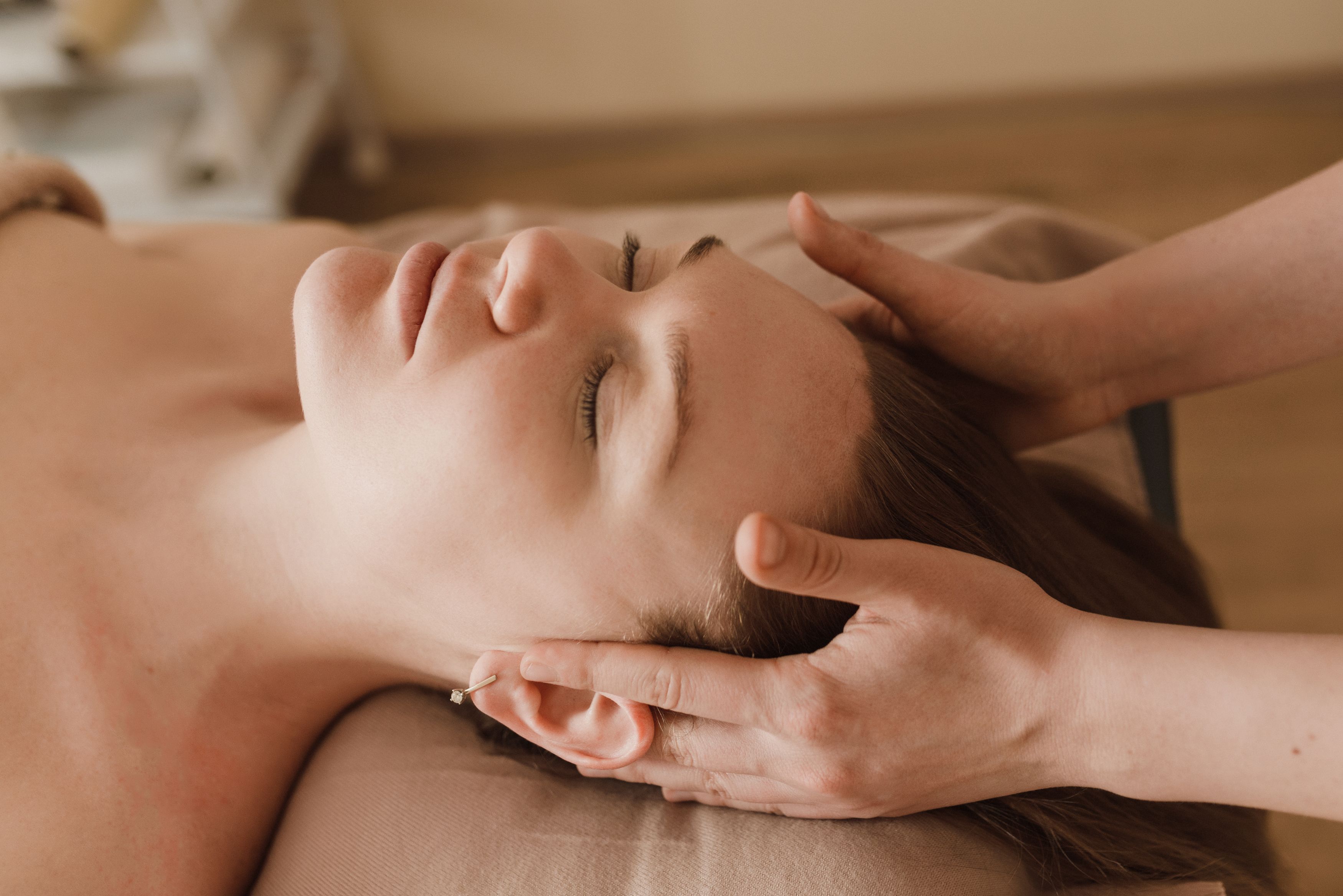 Certified female massage therapist home visit DHA Lahore